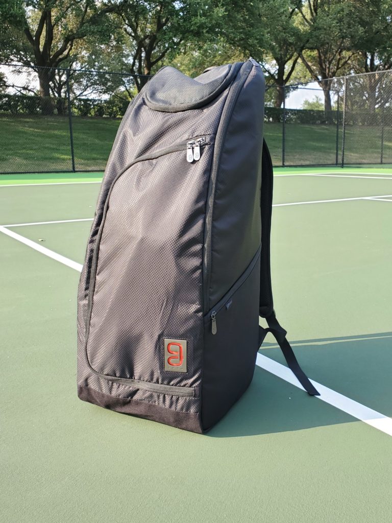 Geau tennis bag on the tennis court