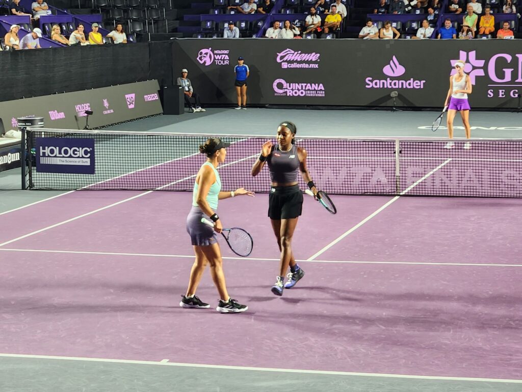 Coco Gauff and Jessica Pegula with their tennis racquets