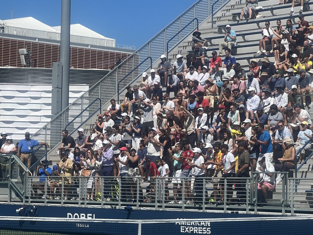 Colombian fans at Cabal/Farah doubles match in New York
