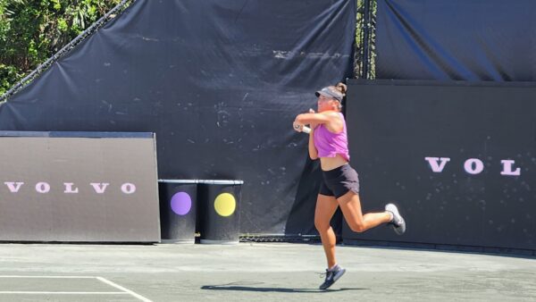 Desirae Krawczyk practicing at the Charleston Open